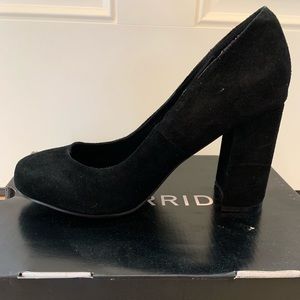 Torrid 10.5W Black Chunky Heeled Pumps, NIB